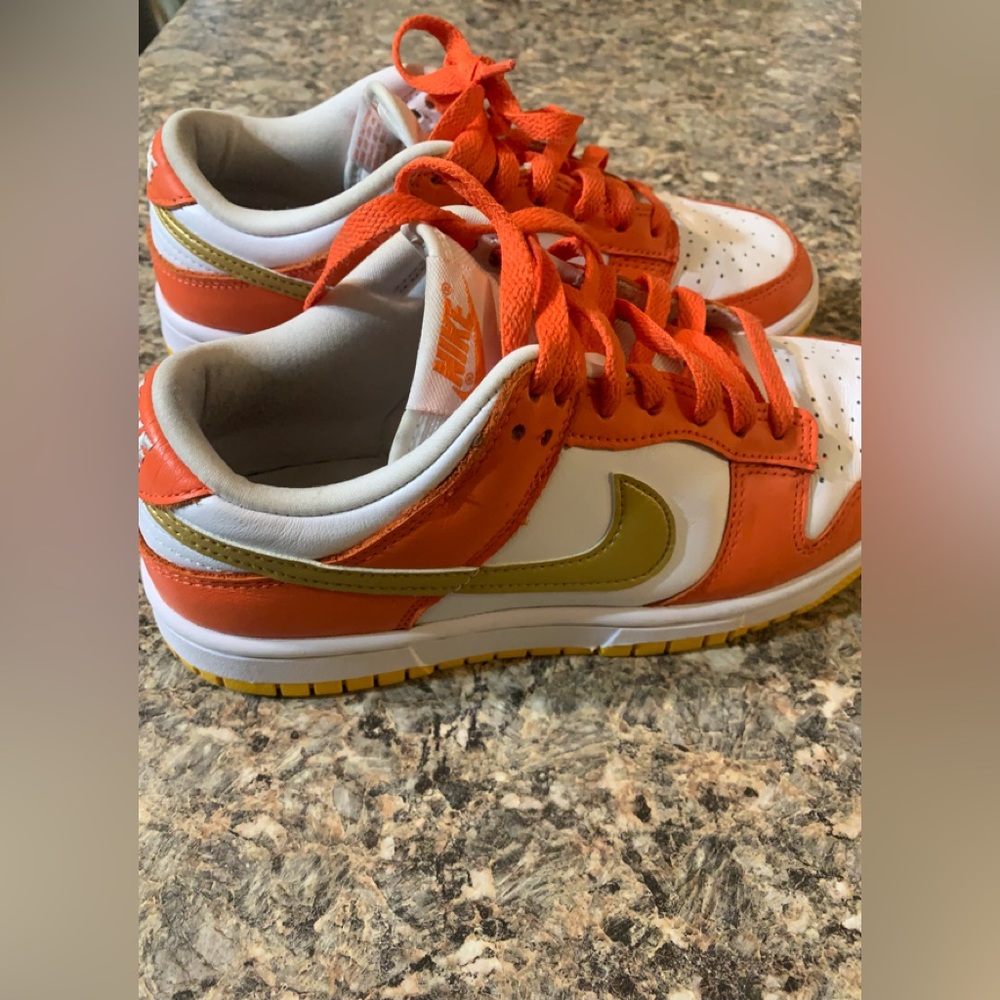 Dunks Wmns size 6.5
